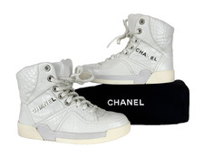 $1.2K Chanel Auth White