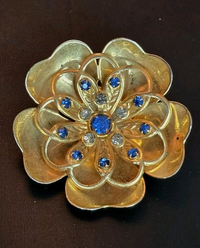 Spilla floreale tono oro