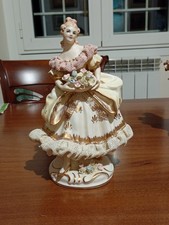 statuina in porcellana biscuit