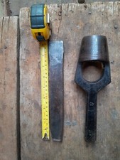 2 antichi e splendidi Ferri da lavoro Fustella Scalpello Cuoio Legno Punzone
