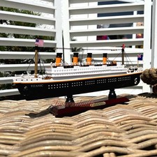 Titanic stand model nave