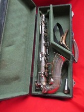 Saxophone estampillé COUESNON