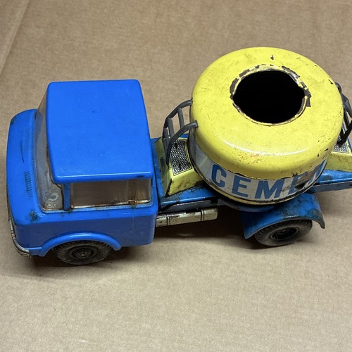 Camion betoniera giocattolo - , in