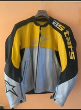 giubbotto moto Alpinestar con protezioni,in pelle, usato pochissime volte. 