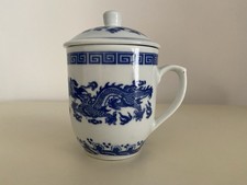 Tazza Mug tisaniera Cinese In Porcellana Bianca Con Drago Blu.