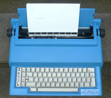 MACCHINA DA SCRIVERE ELETTRONICA OLIVETTI ITALIA 90 FUNZIONANTE