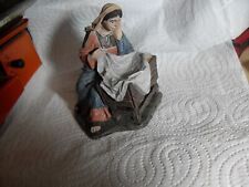 Statuina presepe Del Prado donna seduta base 8x6 cm  alta 9 cm peso 220 grammi