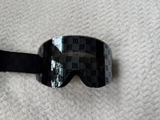 Occhiali da sci MISBHV x Browns London con monogramma