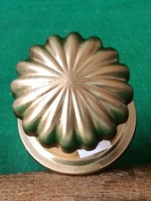 VECCHIO POMOLO ROSONE MARGHERITA VINTAGE IN OTTONE PORTA PORTONE VINTAGE. CZ60