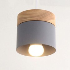 Lampadario a sospensione in metallo grigio e legno