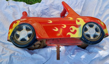 Macchina vetroresina rossa