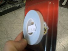 Striscia nastro rotolo adesivo