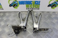 Ganci poggiapiedi Suzuki GSF 600 Bandit pilone posteriore GSF600 dal 2000 al ...