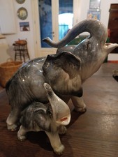 Gruppo in ceramica policroma, Due elefanti, cm. H 30 P 31 L 24, metà '900