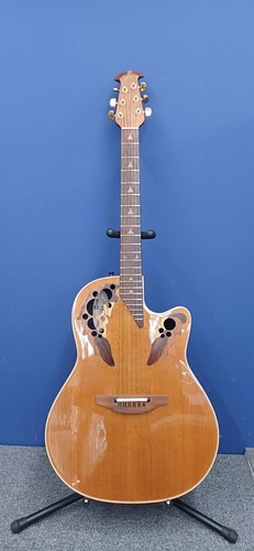 Chitarra elettrica acustica