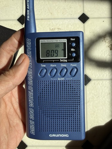 Grundig mini 300 world band - grundig,