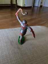 SOLDATINO MEDIOEVALE CON CORAZZA E MAZZA FERRATA SCUDO