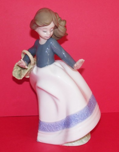 Nao lladro girl - nao, flower