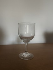 Eleganti bicchieri da vino in