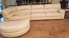 DIVANO IN PELLE ANGOLARE CON POUF POLTRONESOFA