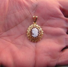 Ciondolo donna cammeo conchiglia italiana intagliato a mano stile vittoriano Made in Italy