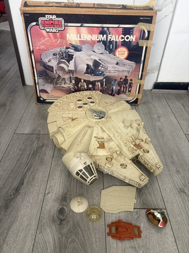 Star wars millenium falcon - wars,