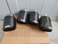 4 punte di scarico in fibra di