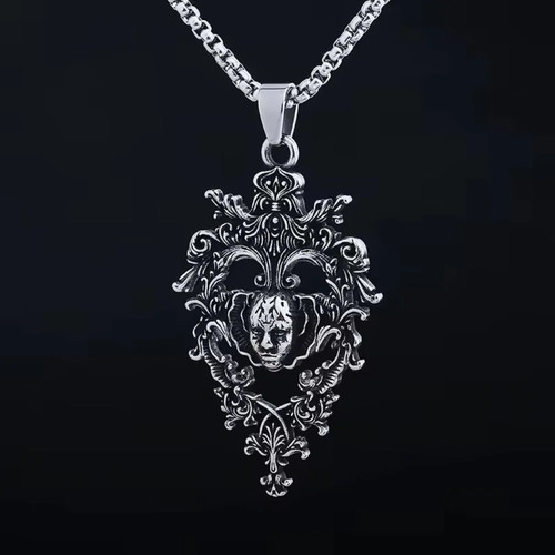 Collana con ciondolo teschio