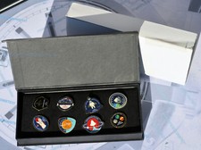 Rarissimo Set 8 Pins Spille Omega 50th Anniversary 1957 Speedmaster 2007 Nuovo