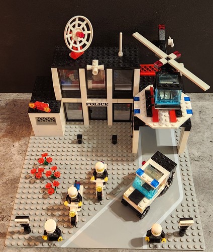Lego police command base - police,