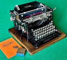 Macchina da scrivere Olivetti