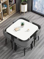 tavolo da pranzo in legno e 4