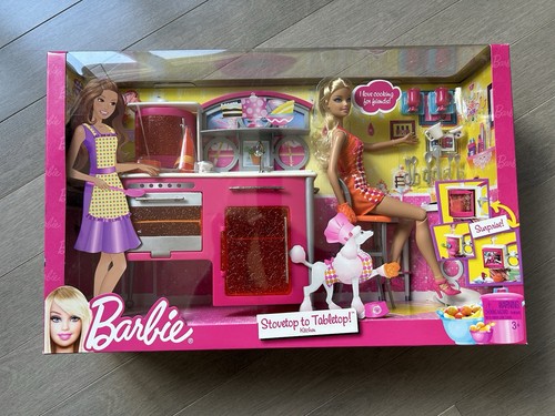 Mattel 2011 set gioco bambola