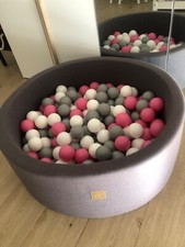 Piscina palline bimbi grigia marca Meowbaby con palline bianche,fuxia e grigie