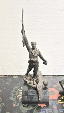 BRONZO SOLDATO IN ARME CHE