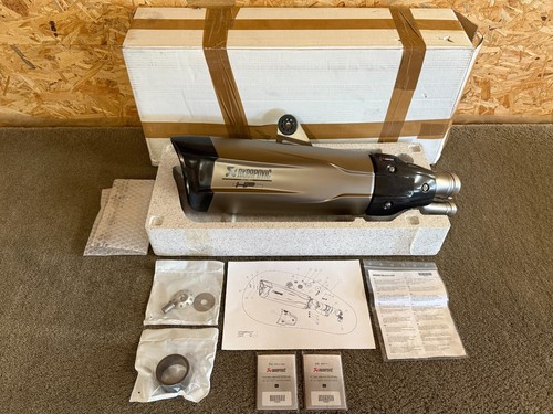 Akrapovic scarico titanio
