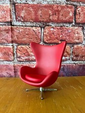 Sedia a uovo in miniatura