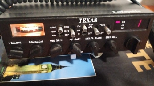 Lafayette texas 40 - am-fm,