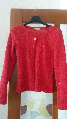 Maglia rossa con bottone oro - maglia,