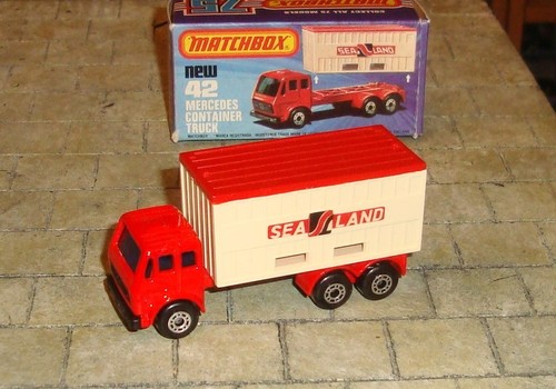 Mercedes container truck sea - mercedes,
