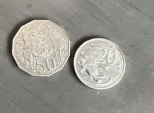 Lotto MONETE AUSTRALIANE 1983 50 CENT & 2000 20 cent - Giovane e vecchia regina Elisabetta II