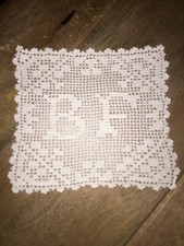 Centrino di pizzo ad uncinetto a mano con filo di scozia personalizzato  