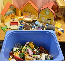 PLAYMOBIL GRANDE LOTTO:  FATTORIA CASA PICCOLA SALONE BELLEZZA AUTO ECC.. [SC02]