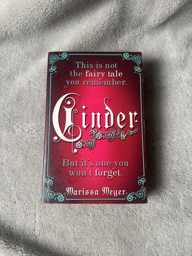 Cinder marissa meyer uk - cinder,