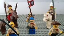 LEGO MINIFIGURES: 6 omini, CAVALLI, scorpione, ARMI, zaini CESTE piante ATTREZZI