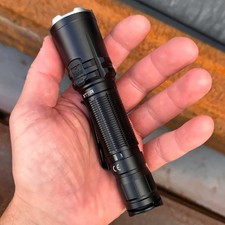 Klarus XT11R 1300 Lumen - Torcia Polizia con Batteria e USB-C (Modello 2025)