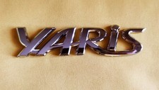 TOYOTA, SCRITTA LOGO POSTERIORE YARIS COLORE SILVER, BIADESIVA.