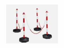 Set 4 paletti delimitazione+ 6 mt catena in plastica con base riempibile h 90 cm