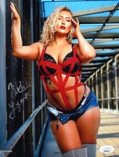 NIKKITA LYONS autentica foto