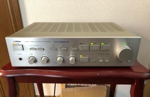 Amplificatore stereo integrato